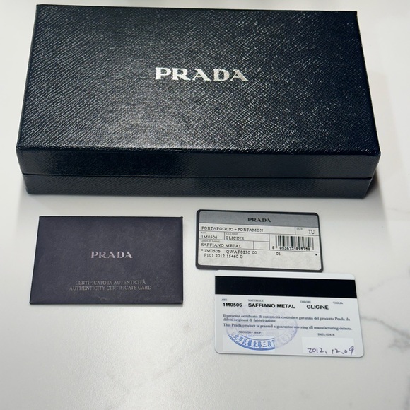 Prada Saffiano Continental Wallet in Lilac Full Inclusion EUC - Picture 3 of 15